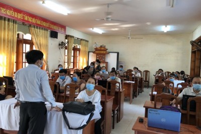 GIÁO VIÊN TẬP HUẤN ĐỂ DẠY HỌC TRỰC TUYẾN TRONG MÙA DỊCH COVID-19